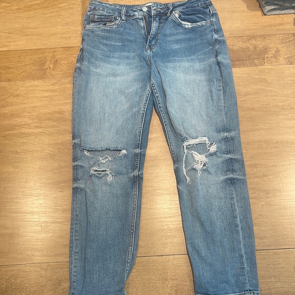 Flying monkey jeans, size 26 but runs big. I usually wear a 28 and these fit me